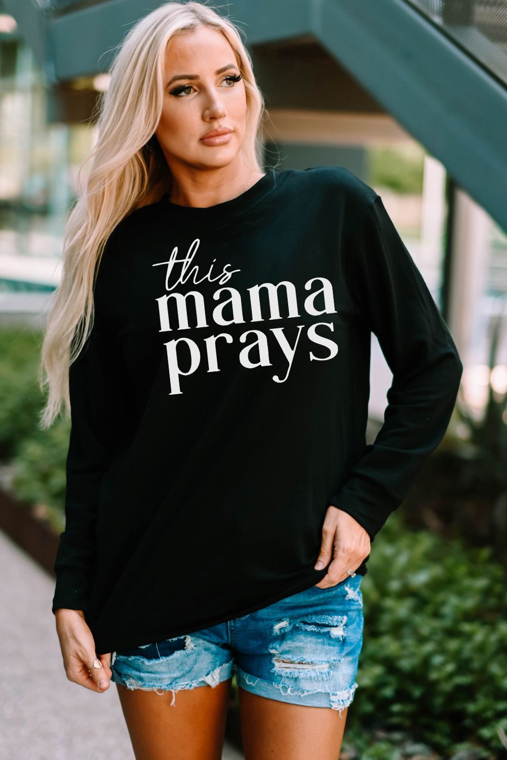 THIS MAMA PRAYS Graphic Sweatshirt